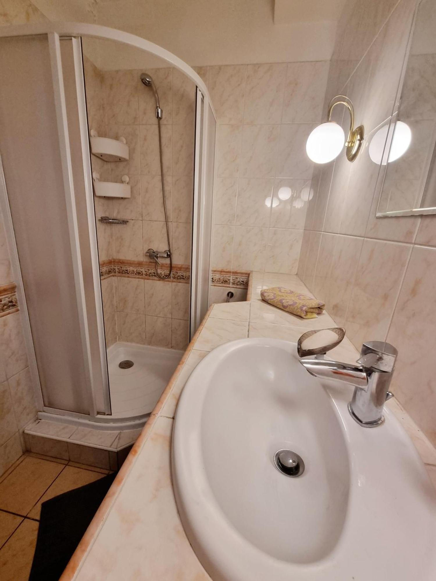 Big 4 Room Huge Apartment Μπρατισλάβα Εξωτερικό φωτογραφία