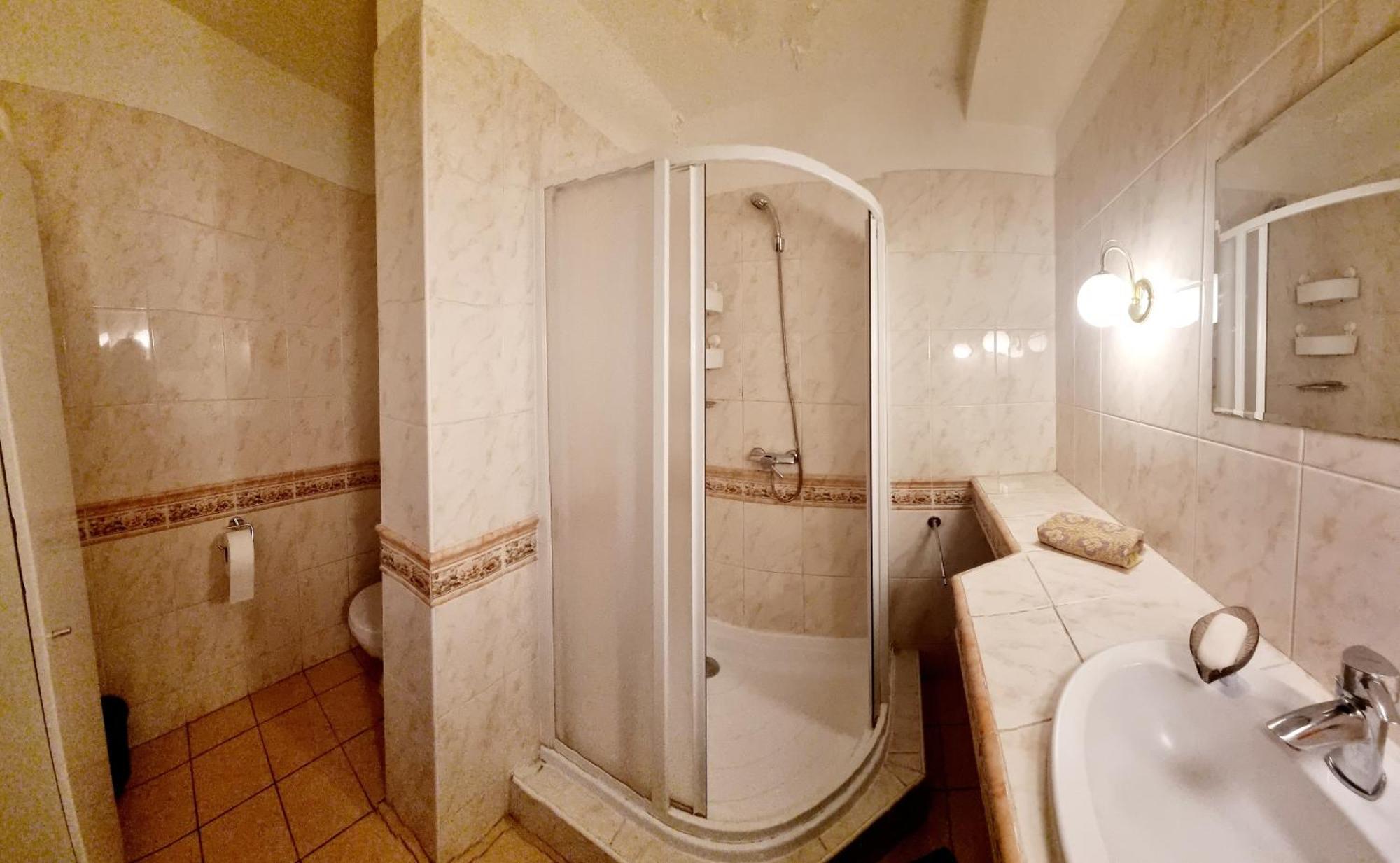 Big 4 Room Huge Apartment Μπρατισλάβα Εξωτερικό φωτογραφία