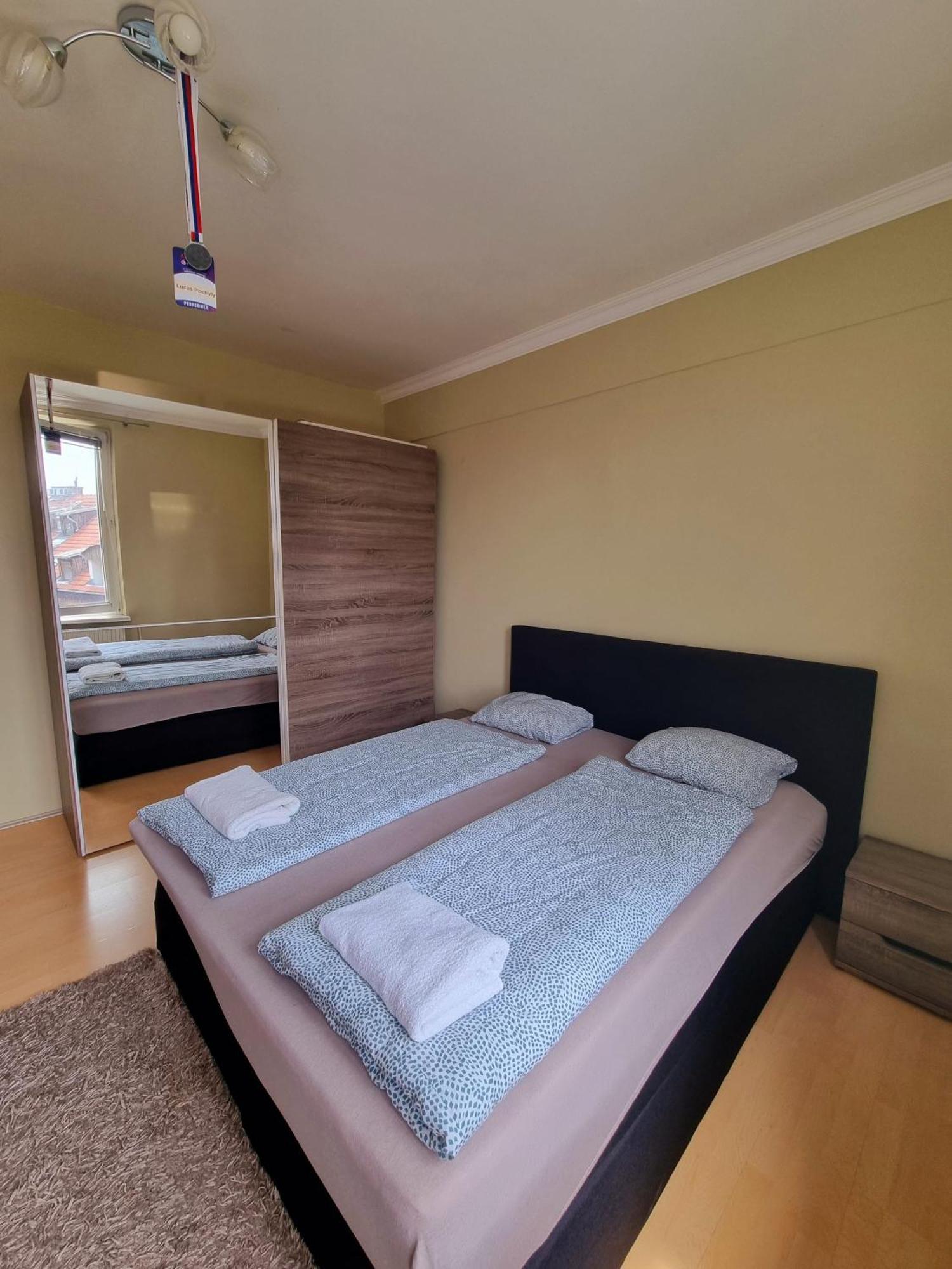 Big 4 Room Huge Apartment Μπρατισλάβα Εξωτερικό φωτογραφία