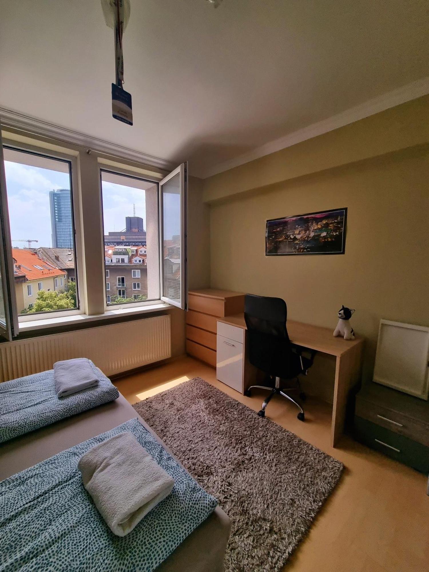 Big 4 Room Huge Apartment Μπρατισλάβα Εξωτερικό φωτογραφία